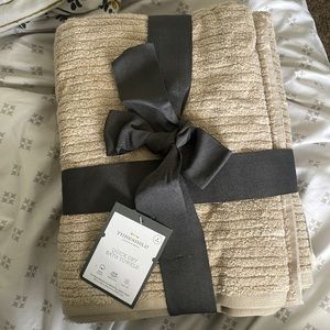 Threshold quality & design. Quick dry bath towels (2 pack)